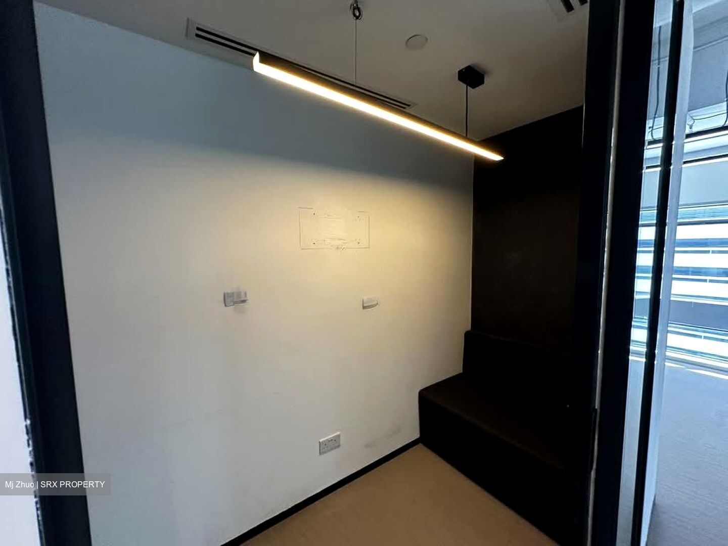 Gateway East (D7), Office #544178001